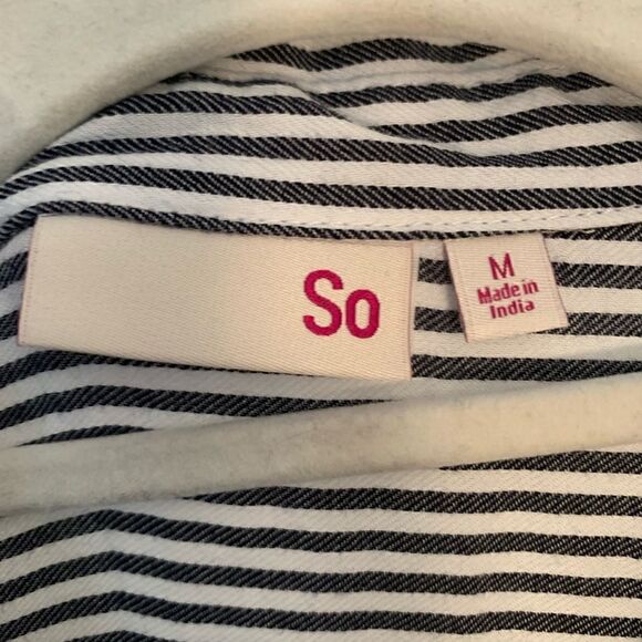 So EUC dark gray/white striped collared button down tank top Size Medium - Picture 2 of 5